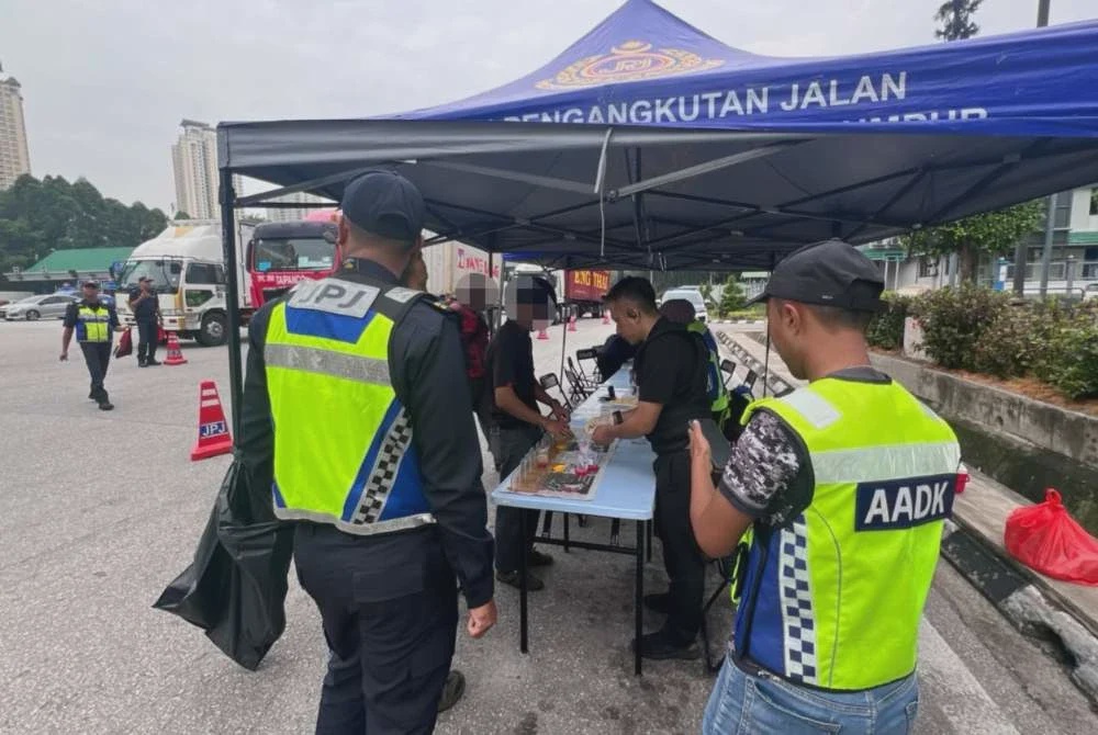 Image from: 25 pemandu 'sangkut urin' di KL