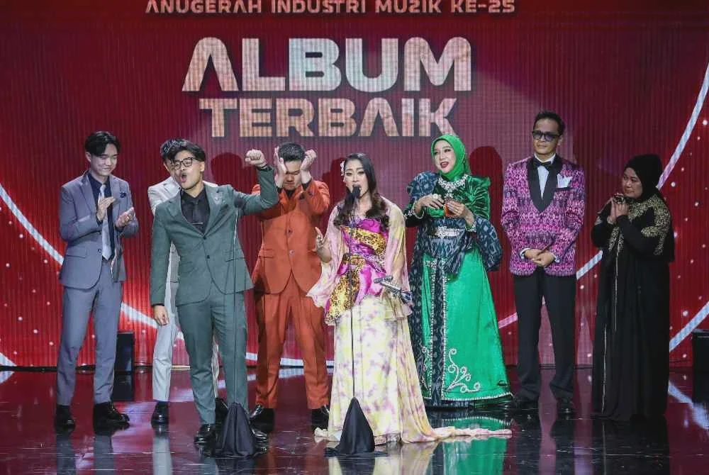 Image from: Siti Nurhaliza tepati ramalan, Aisha Retno menang album terbaik