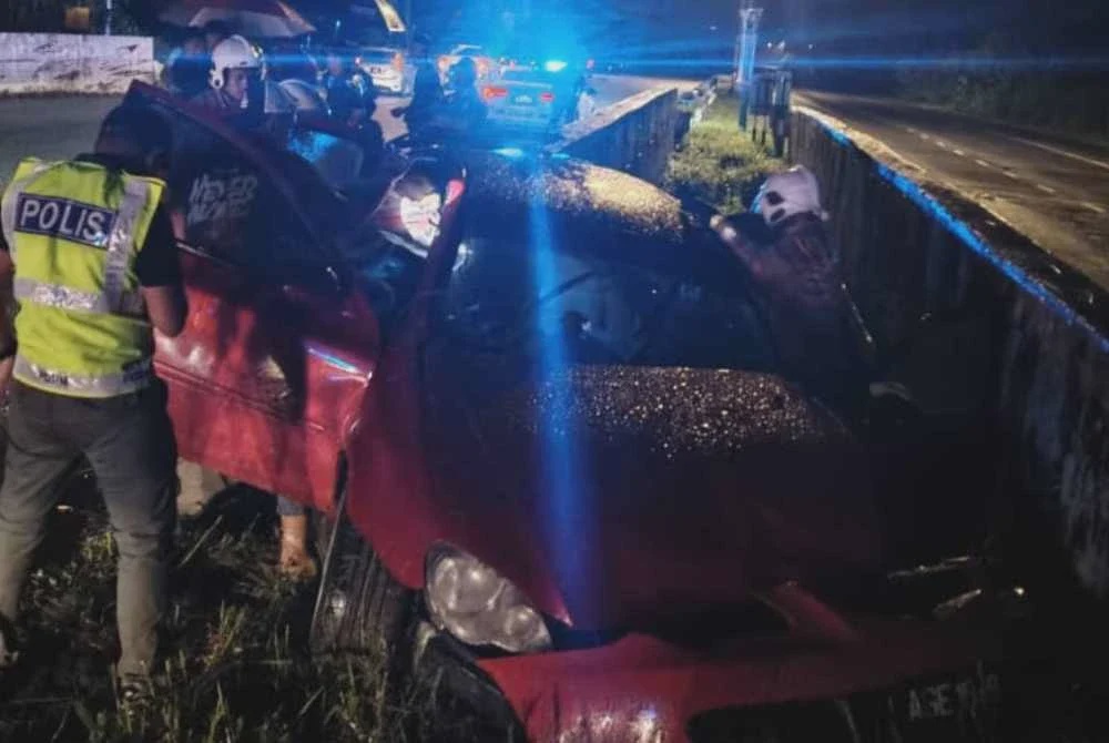 Image from: Proton Gen2 terbabas, lelaki maut tersepit