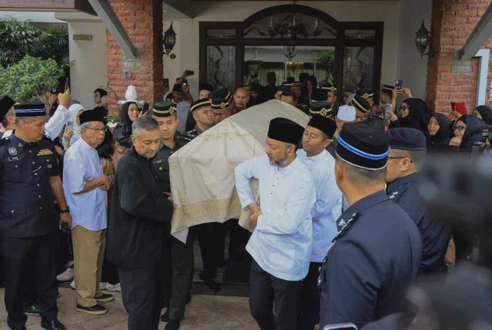 Image from: Jenazah Tun Dr Hasmah dibawa ke masjid untuk disolatkan