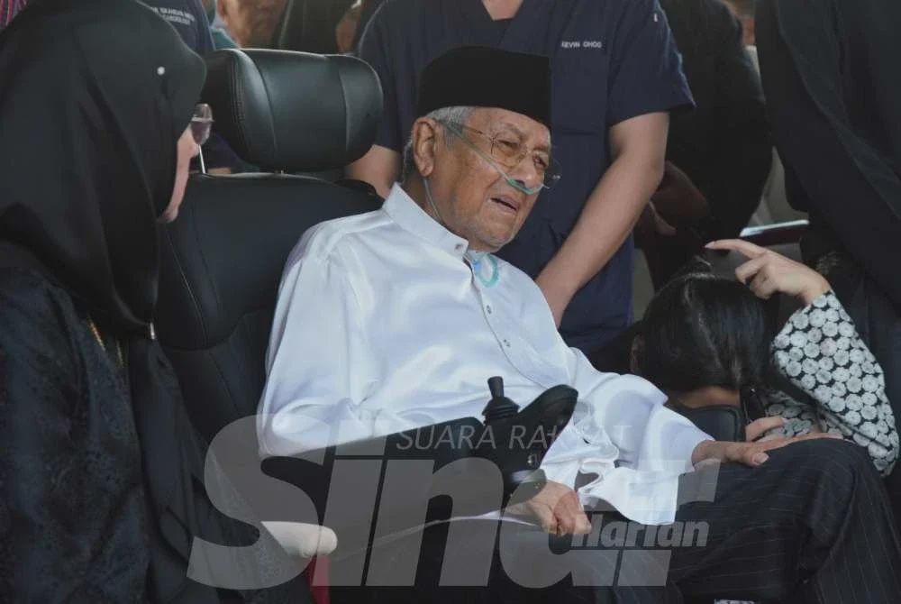 Image from: Jenazah Tun Dr Hasmah selamat dikebumikan di Pusara Negara