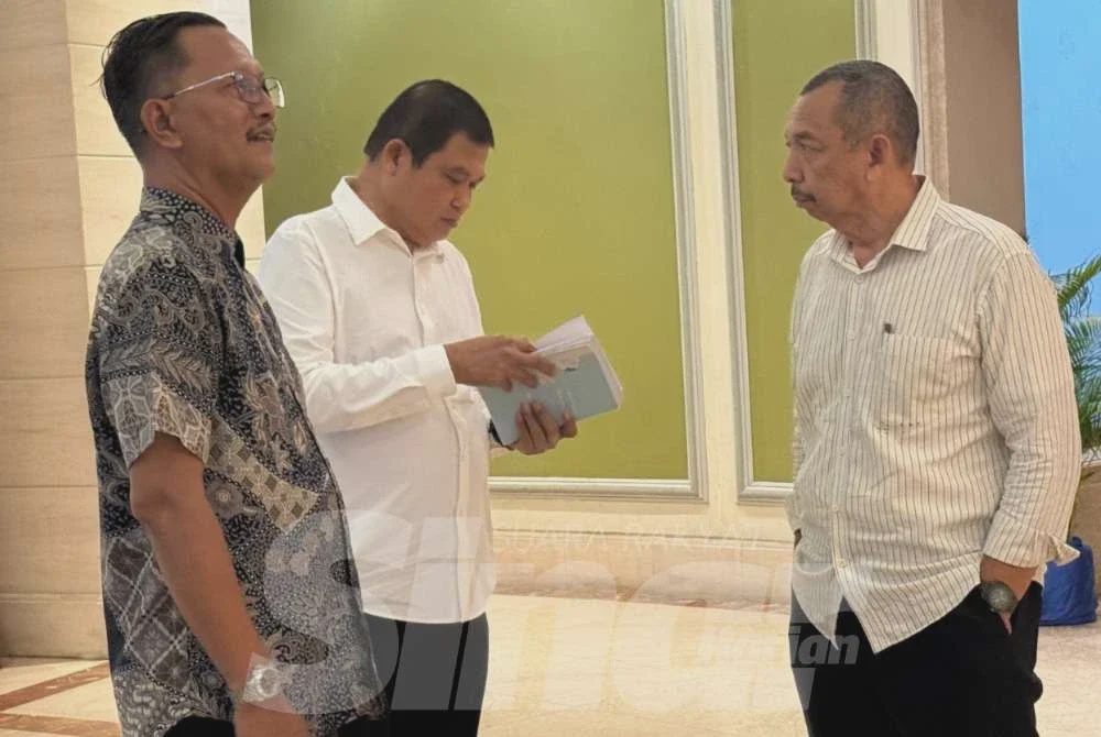 Image from: Pimpinan Bersatu, PH Melaka hadiri jamuan makan malam tertutup