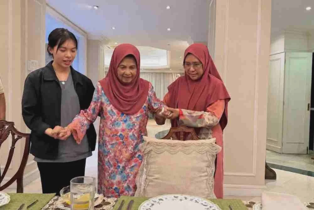 Image from: Pertemuan terakhir tinggalkan kesan mendalam, Ahmad Samsuri kenang Allahyarham Tun Dr Hasmah