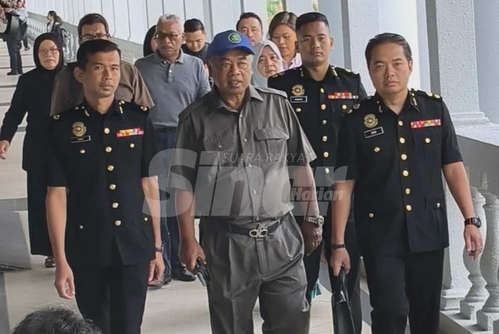 Image from: [VIDEO] Bekas Pengarah Besar didakwa perdaya Lembaga Pengarah tukar hak milik 16 tanah Felda