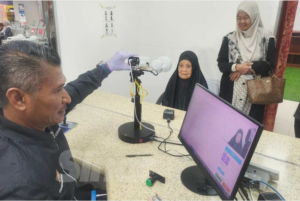 Image from: Bedah teruja perbaharui MyKad Generasi Baharu pada usia 102 tahun