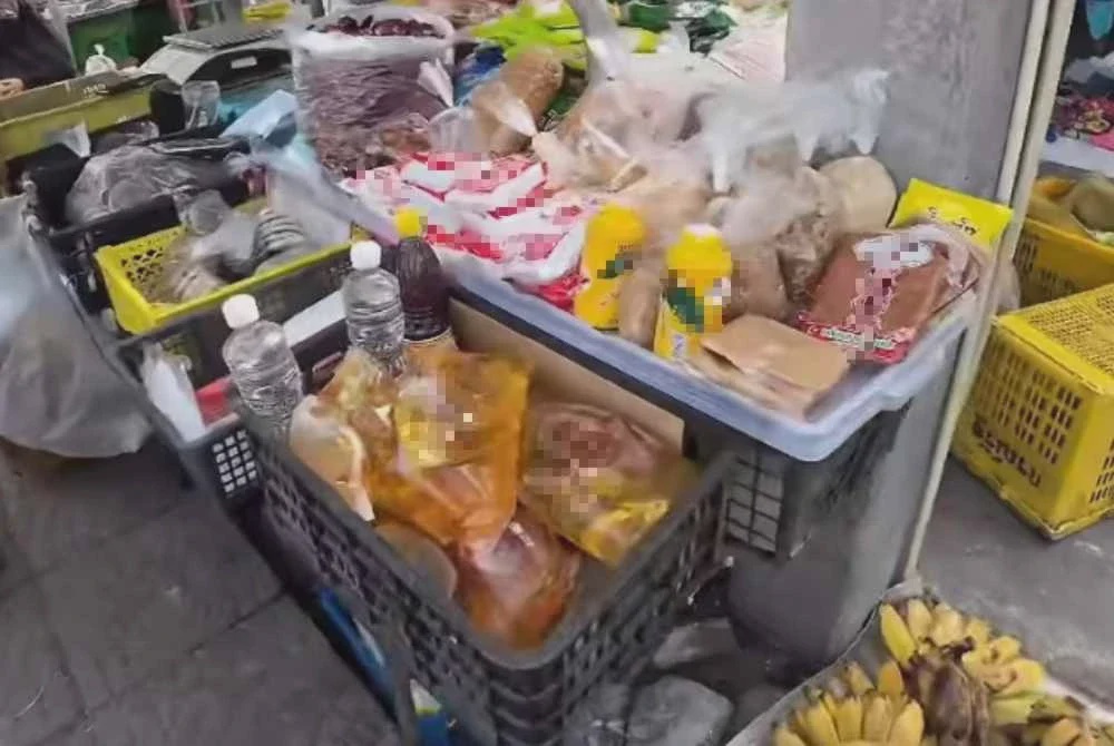 Image from: Minyak masak peket Malaysia, gula dijual di Narathiwat