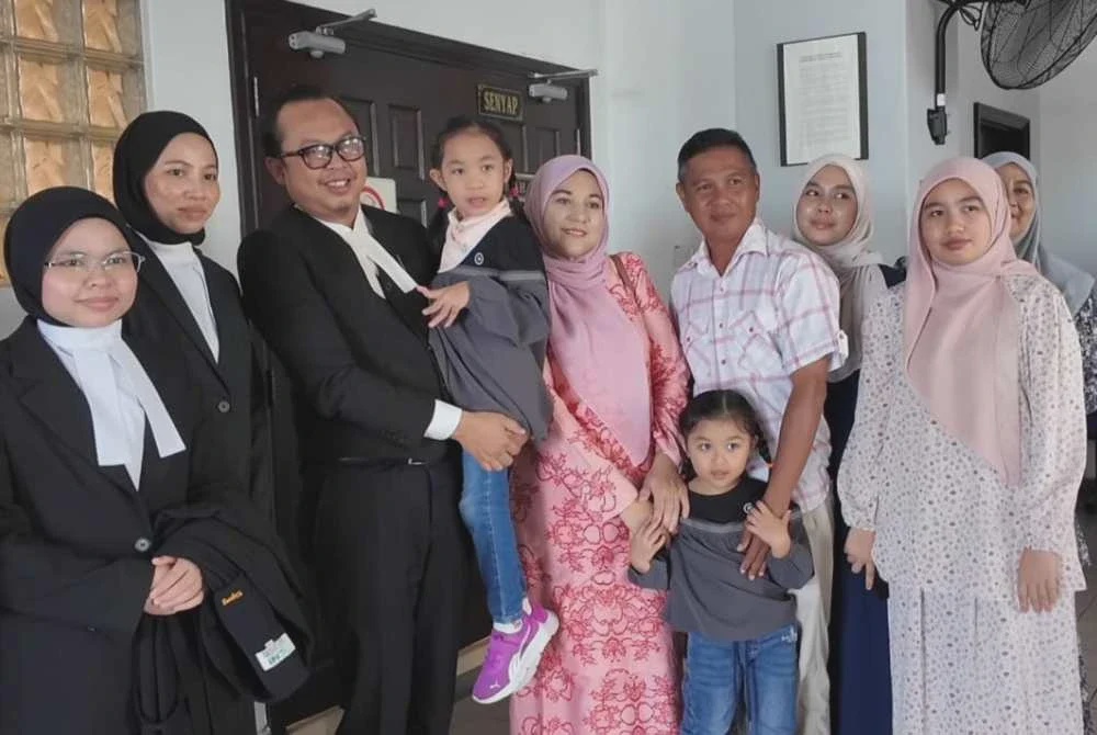 Image from: Hanan Qaireen menang saman hospital RM12.19 juta, ibu syukur nasib anak terbela
