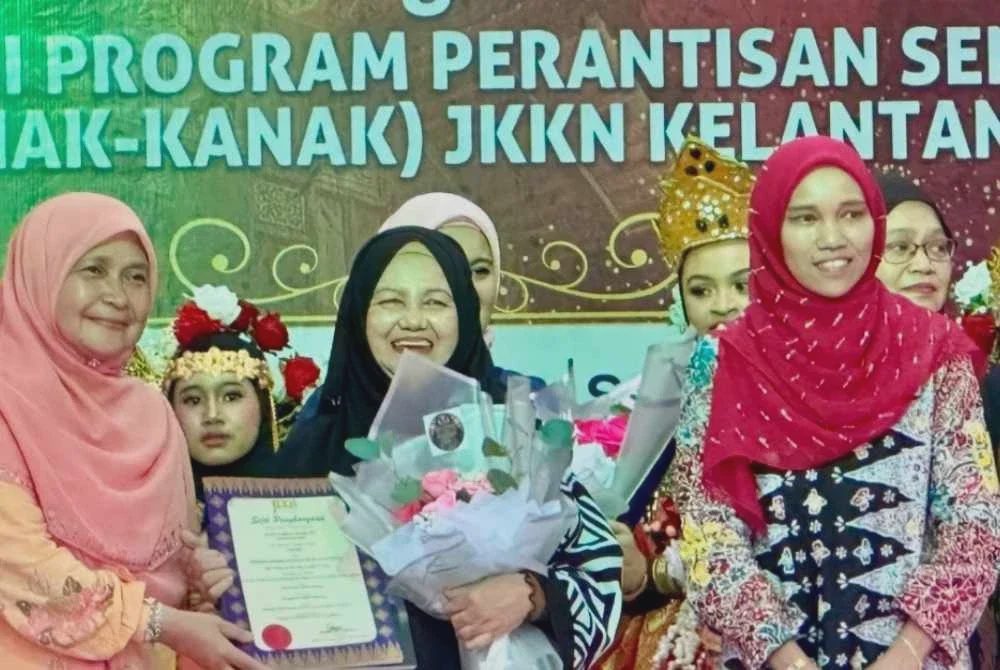 Image from: Kelantan lahirkan pelapis cilik pelihara warisan makyung