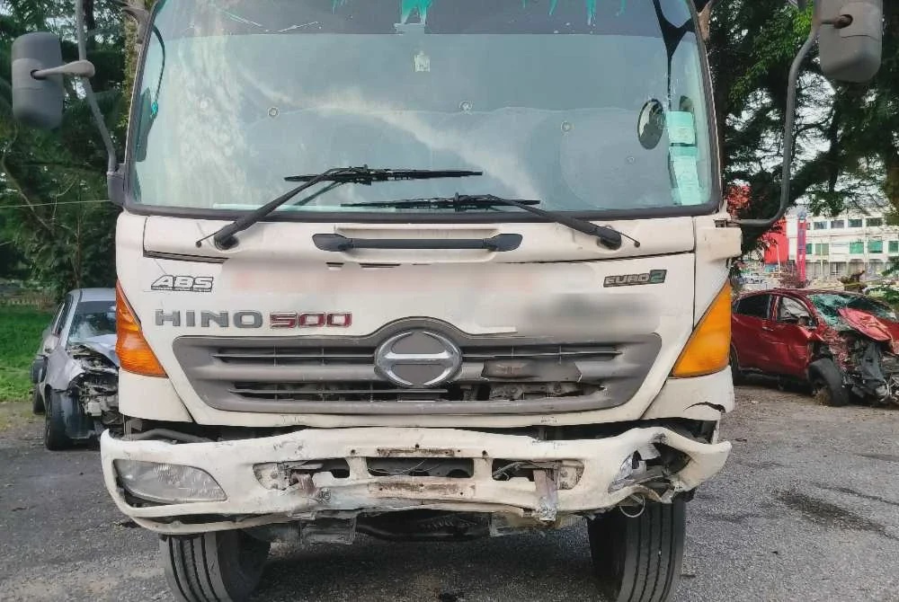 Image from: Empat maut nahas di Gerik: Perodua Axia hilang kawalan sebelum rempuh lori - Polis