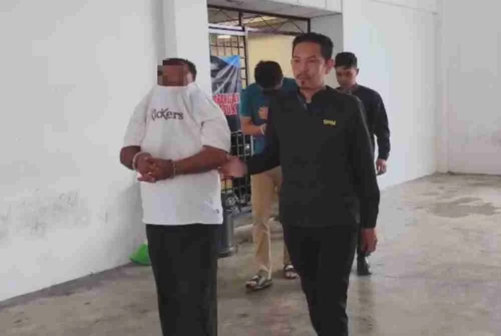 Image from: Tiga direman disyaki rasuah RM155,000 lulus sebut harga baju sukan