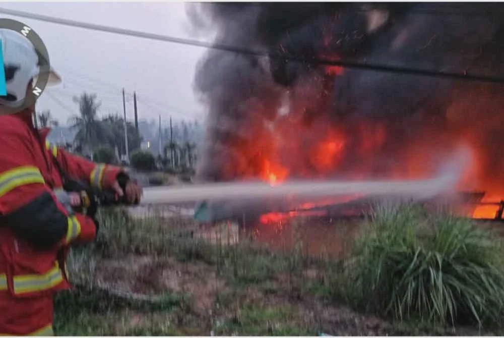 Image from: Warga emas nyaris maut, rumah terbakar 85 peratus