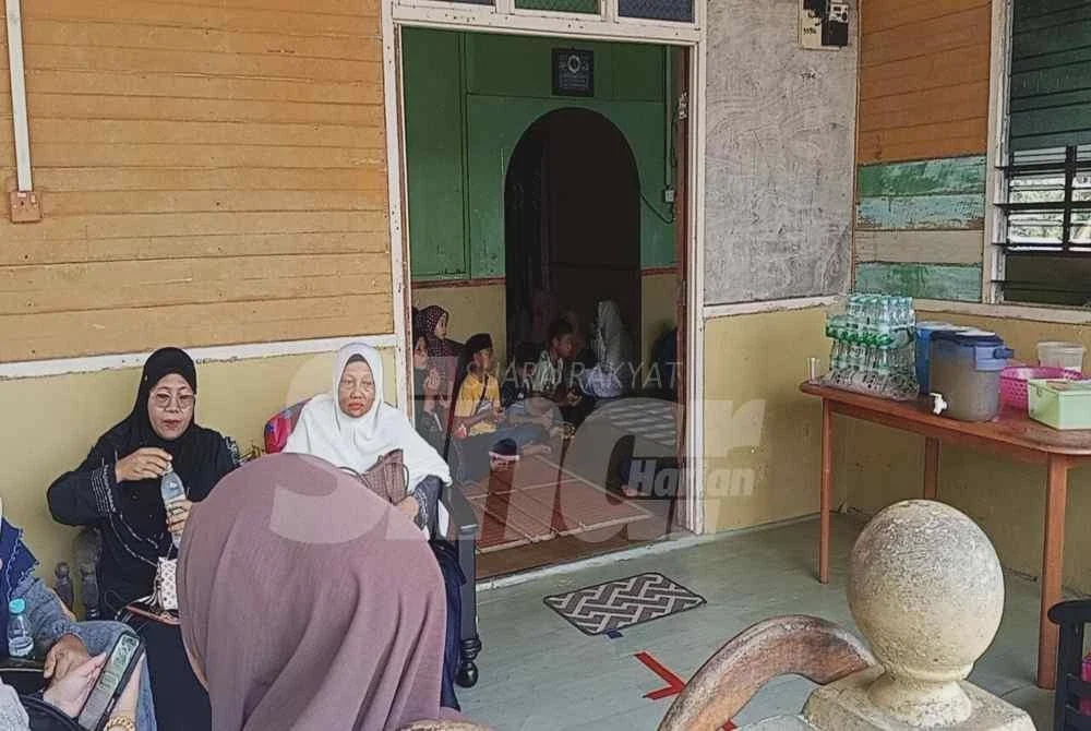 Image from: Tiga beradik maut: CCTV rakam mereka tiba di sekolah dan berpatah balik