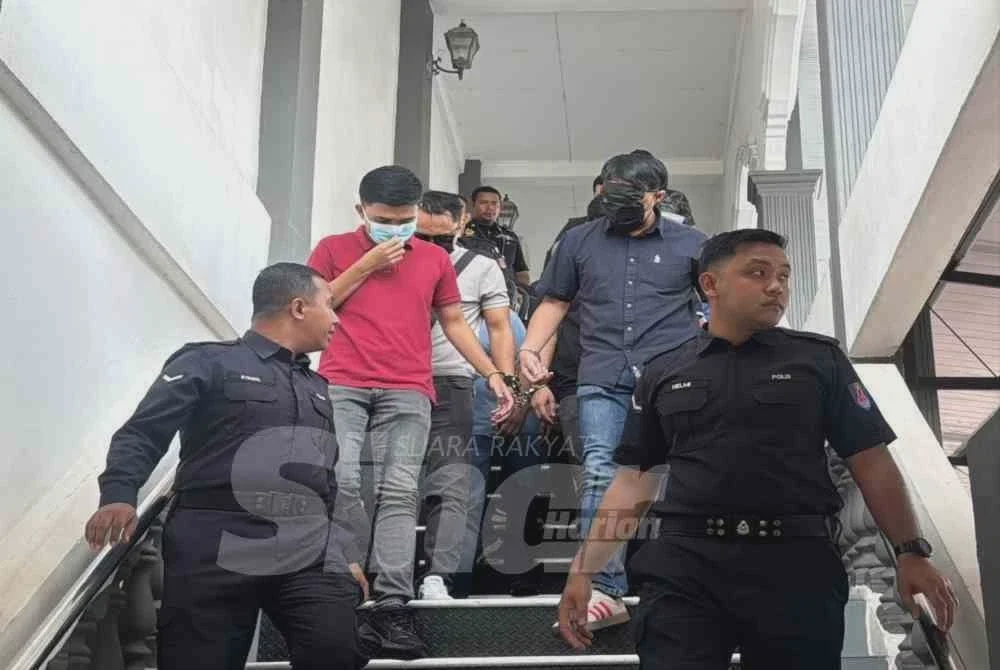 Image from: 12 anggota, pegawai polis dituduh semula kes masukan dadah dalam badan
