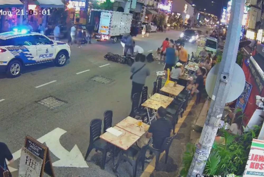 Image from: Pejalan kaki terpelanting selepas dirempuh motosikal