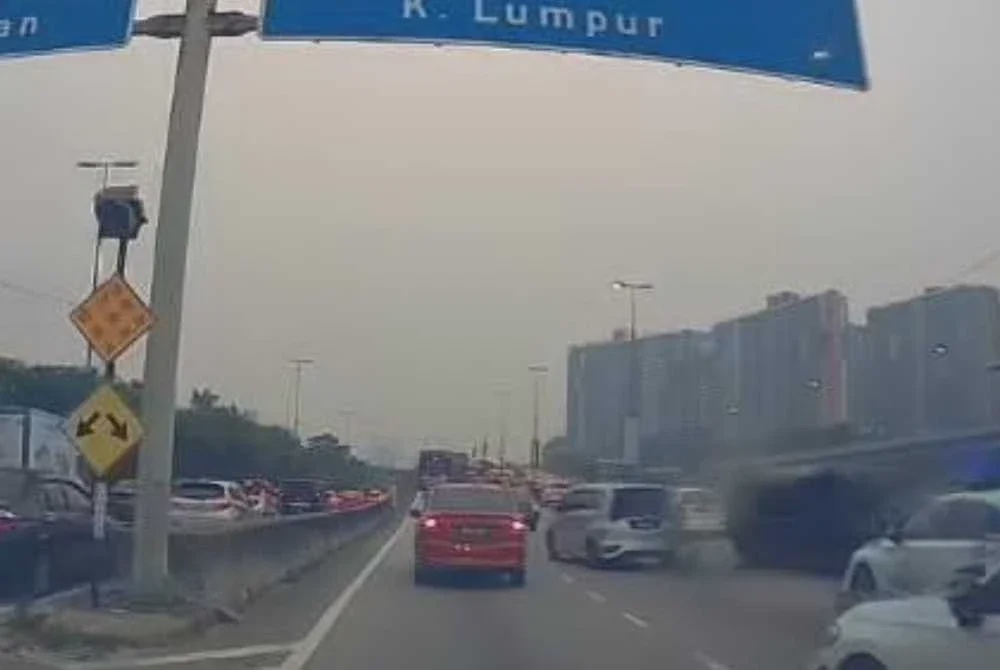 Image from: Lelaki pandu agresif, langgar kenderaan awam cedera ditembak polis