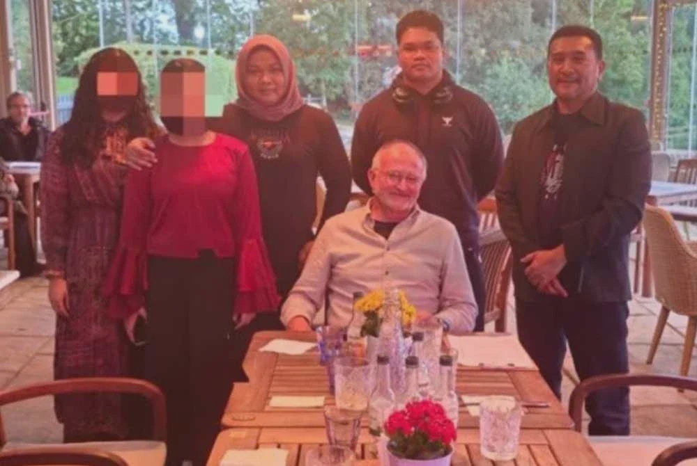 Image from: Pakar bangkitkan kebimbangan terhadap kebajikan Dara, Amoi, Kelat