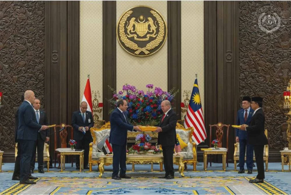 Image from: Agong kurnia Darjah Utama Seri Mahkota Negara kepada Raja Jordan