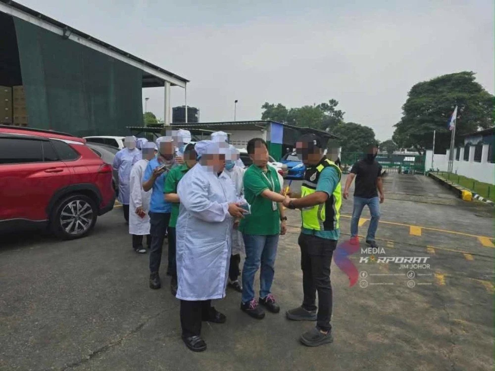 Image from: Imigresen gempur kilang di Tebrau, 492 warga asing ditahan