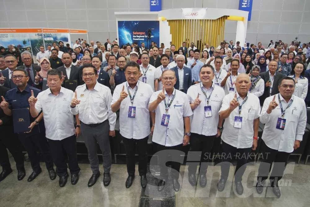 Image from: Pahang perkukuh kerjasama strategik, 12 perjanjian pelaburan RM421 juta dimeterai