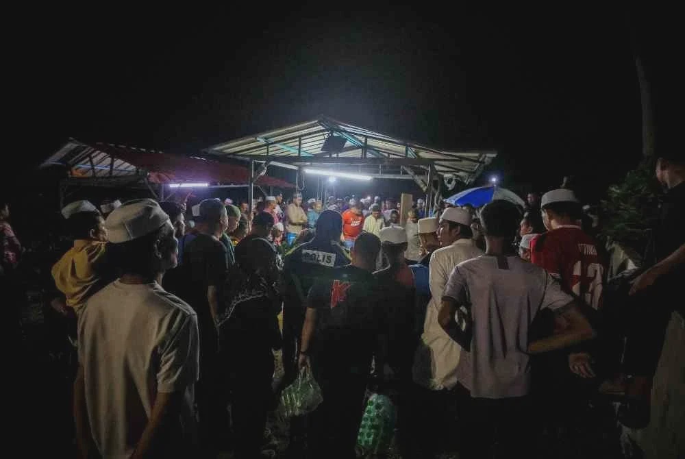 Image from: Pegawai AKPS maut: Suasana pilu, tangisan dua anak iringi kepulangan jenazah Norhazwani