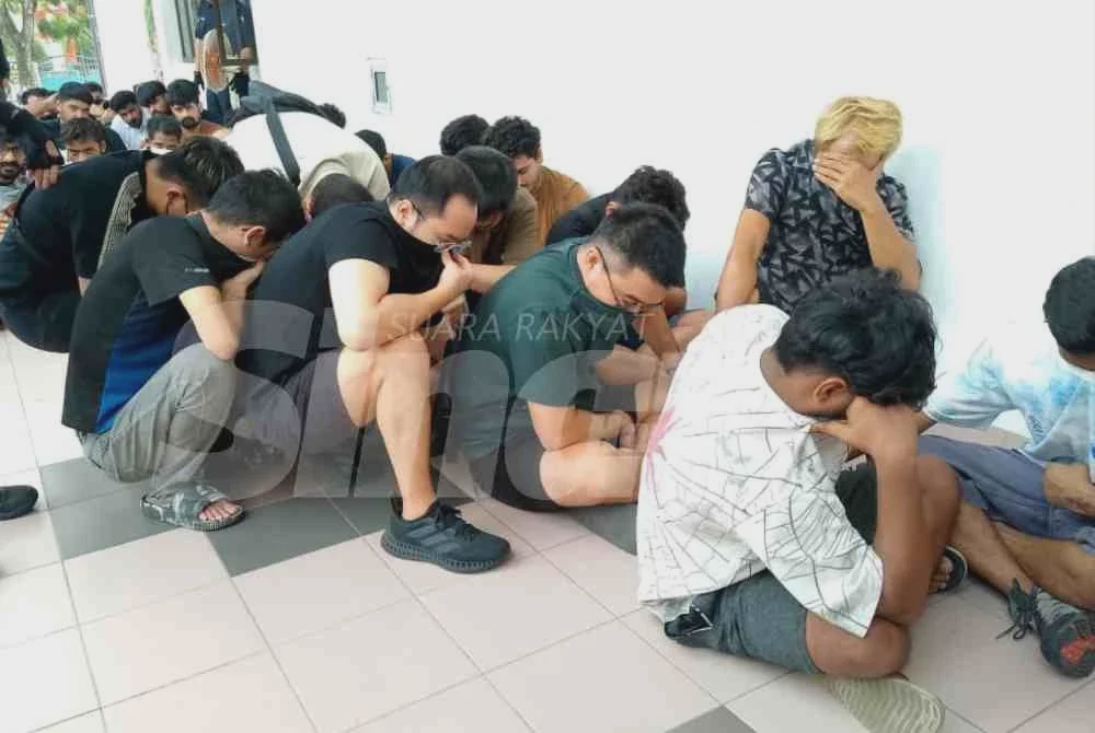 Image from: [VIDEO] Lapan lelaki didenda RM5,000 mengaku menipu atas talian