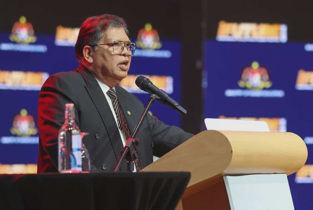 Image from: [VIDEO] Takiyuddin diberi tempoh hingga esok tarik balik perkataan 'munafik' - Johari