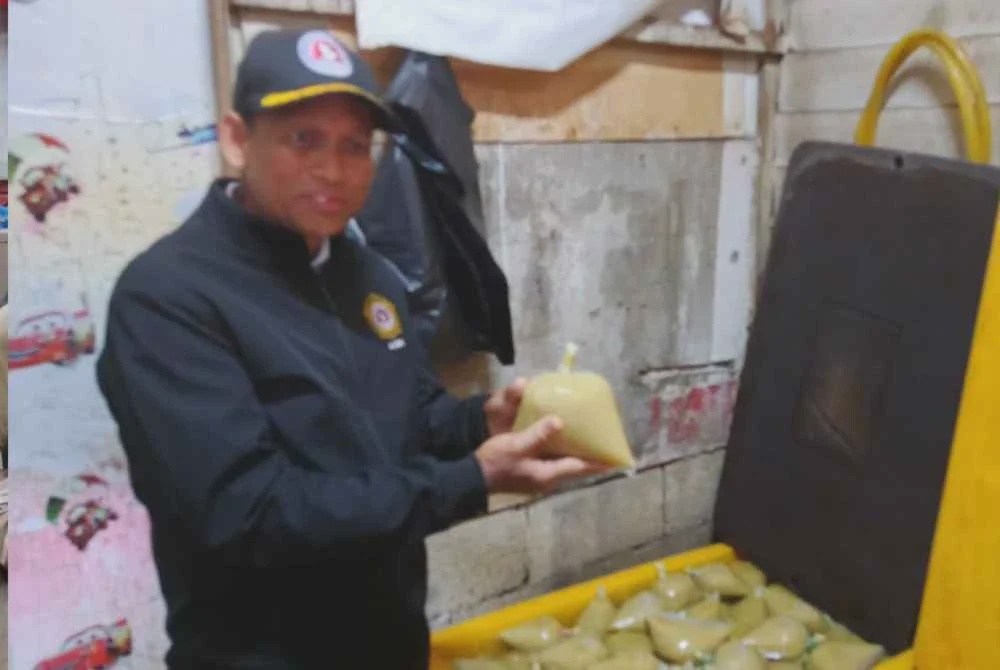 Image from: Rumah tepi sungai jadi 'lubuk' jual air ketum