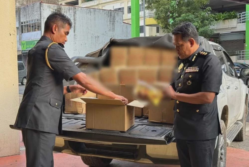 Image from: Seleweng minyak masak bersubsidi dibeli daripada pemborong