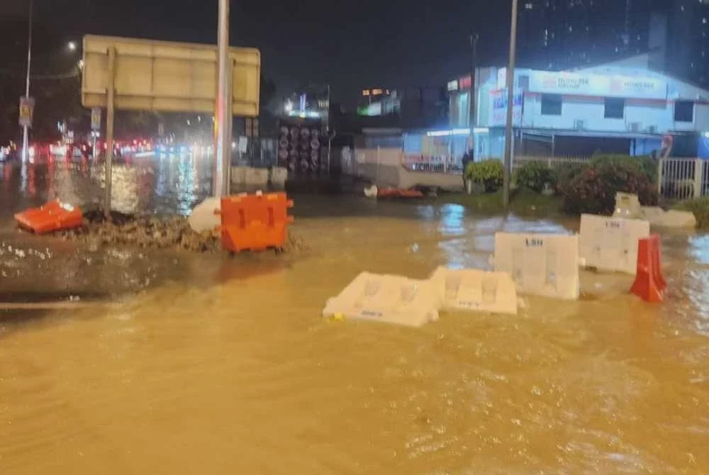 Image from: Hujan lebat kurang 15 minit, Jalan Mahsuri banjir lagi