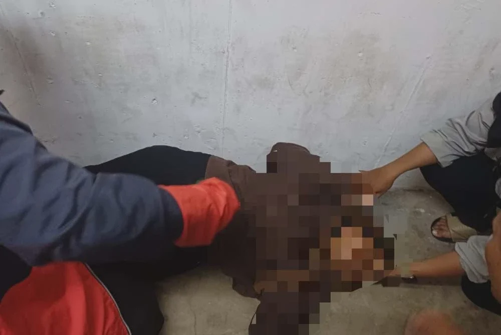 Image from: Wanita tidak sedarkan diri terperangkap dalam lif