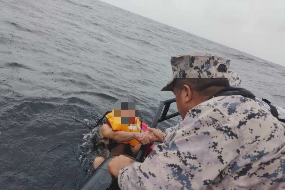 Image from: Kapal korek pasir tenggelam