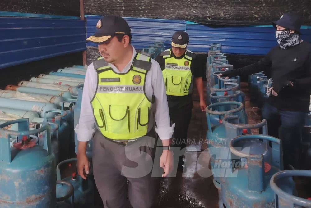 Image from: Stor tersorok dalam ladang sawit jadi pusat pemindahan haram LPG subsidi