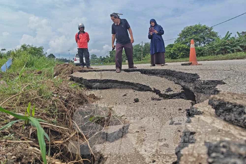Image from: 'Kami takut berlaku kemalangan, jika jalan terus begini’ – Penduduk