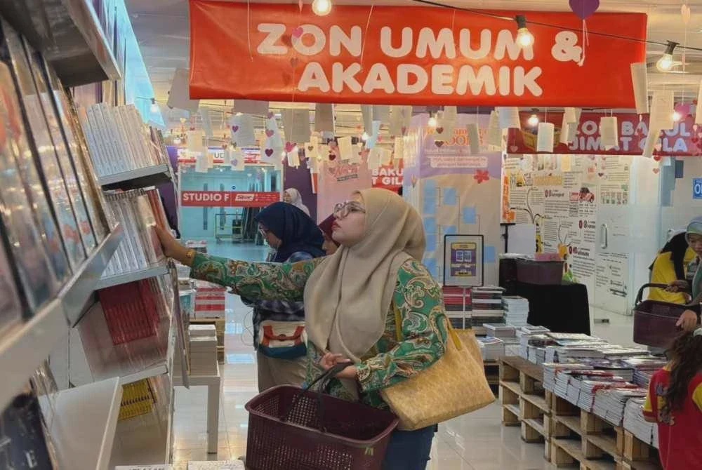Image from: 'Sebakul RM50' tarik pengunjung borong buku di Jualan Gudang Karangkraf