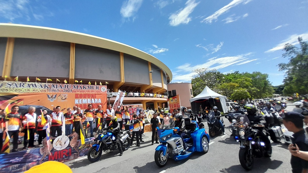 Premier leads Merdeka Ride Convoy from Miri to Bintulu