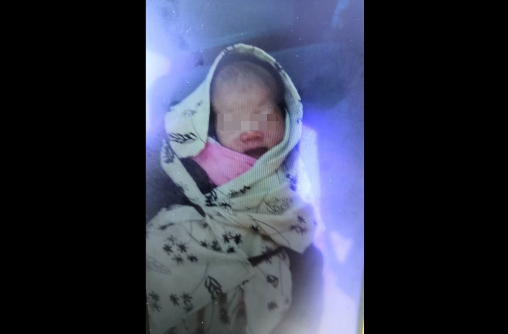 Waste collection workers discover newborn baby girl abandoned by Batu