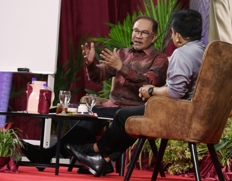 govt-to-adjust-salary-scales-of-civil-servants-in-budget-2024-says-pm