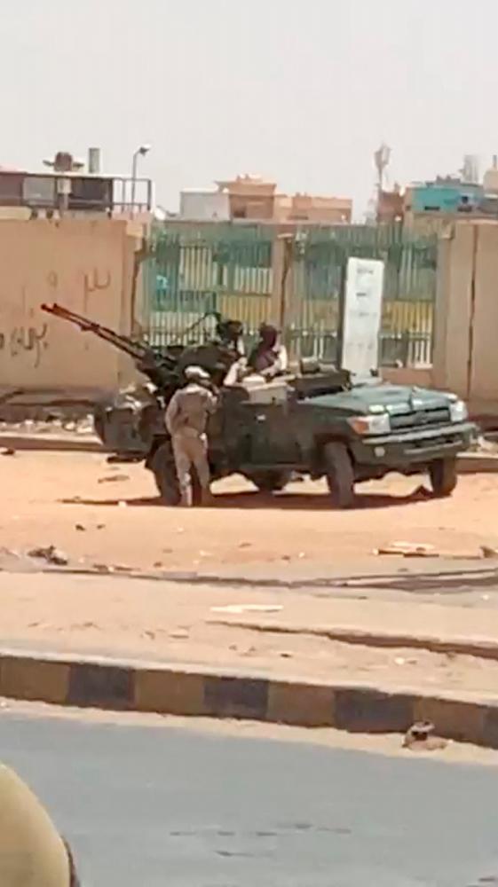 Fighting Between Sudanese Army Paramilitary Forces Continues Into Night 2805