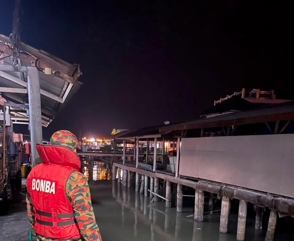 Nelayan Dikhuatiri Hilang Di Perairan Kukup