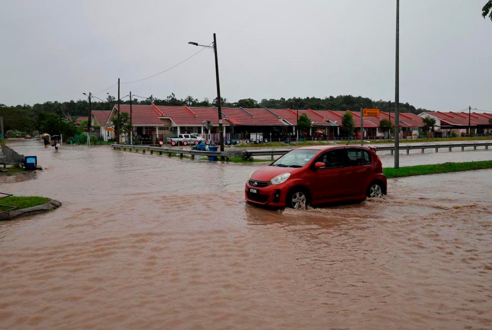 Woman rescued from stranded vehicle in Shah Alam flash floods