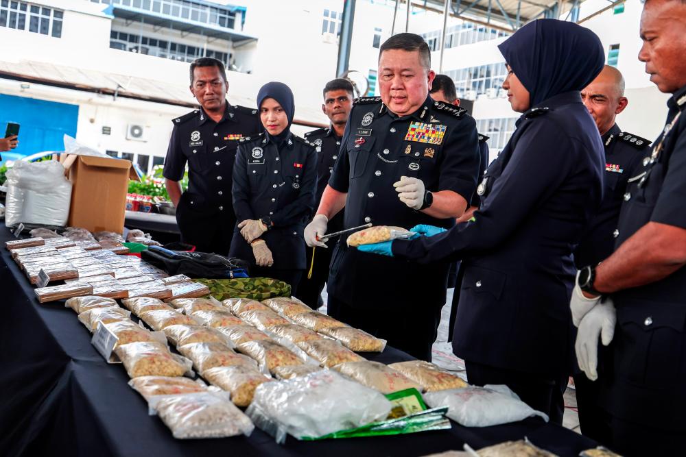 Polis Bongkar Makmal Proses Heroin, Rampas Dadah RM1.87 Juta