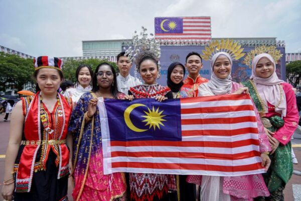 Image from: Malaysiaku tercinta, tanah air kita bersama