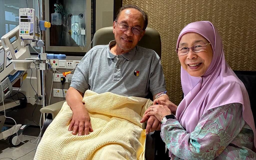 Image from: Anwar hargai Wan Azizah jadi pendamping hidup