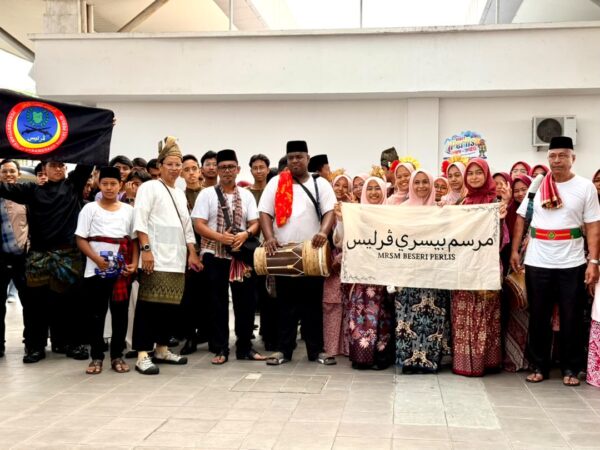 Image from: Keretapi Sarong ‘sampai’ Perlis, perjalanan angkat budaya Malaysia