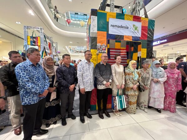Image from: Remadesia cipta rekod beg ‘upcycle’ terbesar Malaysia