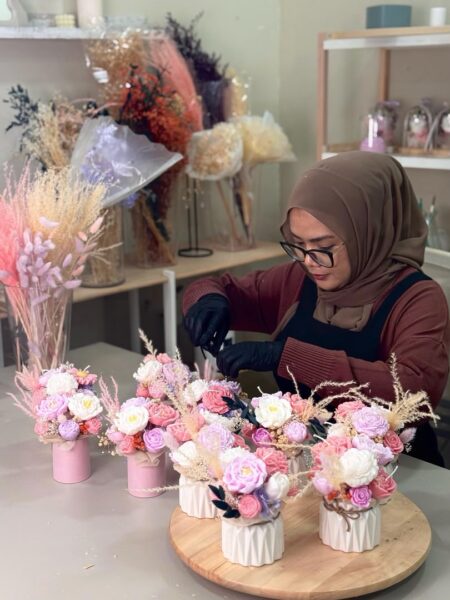 Image from: Bunga lilin sumber rezeki Nurul Azwa