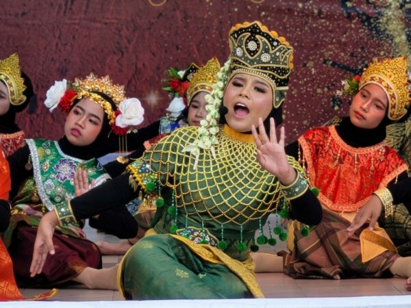 Image from: Jangan biar Mak Yong ditelan zaman