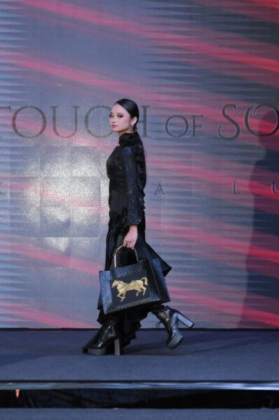 Image from: Catwalk bawa Mia Zahra Zulaikha ke pentas dunia