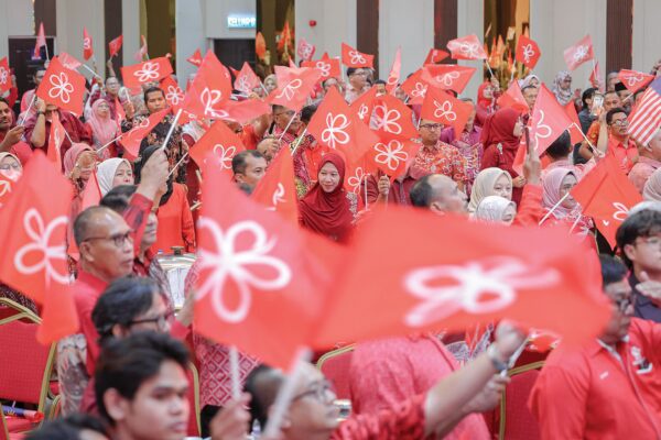 Image from: Ada yang mahu kembali ke Bersatu