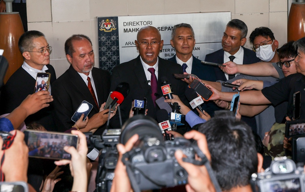 Image from: ‘Beliau jaga sempadan negara, tak berisiko melarikan diri’ – 9 peguam berprofil tinggi wakili Mohd Shuhaily